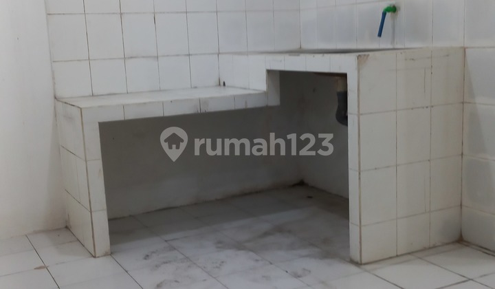 Ready-to-Use Shophouse in Wiyung, Spacious Parking, Suitable for Office 2