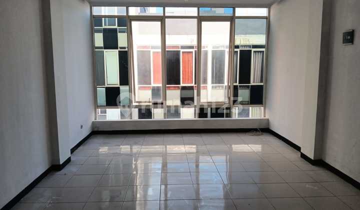 Strategic Ready-to-Use Shop House in the Merr Area of Surabaya