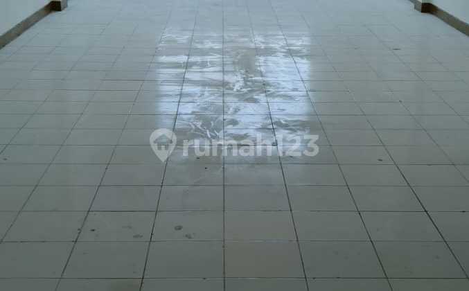 Strategic 4-Story Townhouse in Downtown Surabaya 1