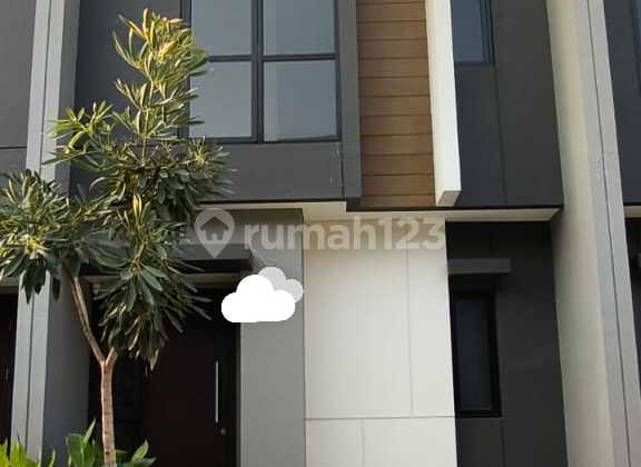 Disewakan Rumah di Summarecon Crown Gading Brkasi