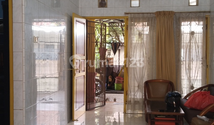For Sale Ready-to-Occupy House in the Premier Cluster of Bulevard Hijau, Bekasi City 2