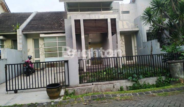 rumah di Riverside malang  1