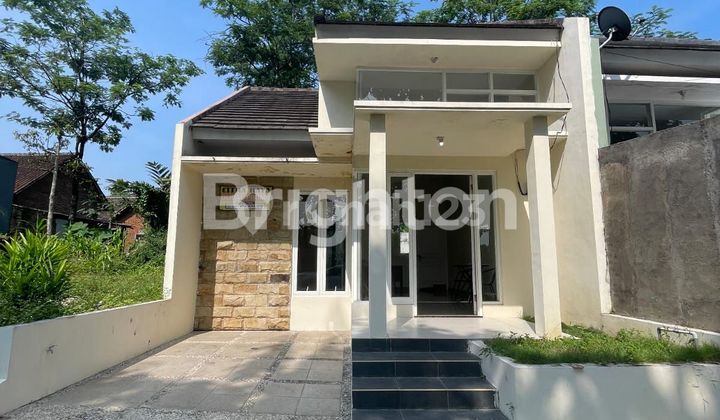 A minimalist modern house in Pakisaji, Malang