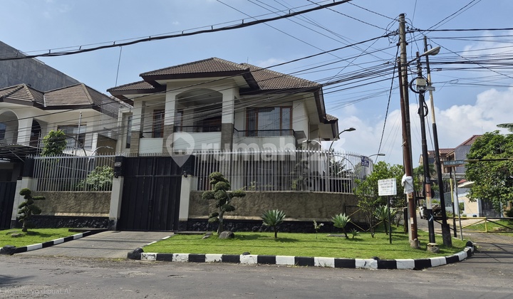 Rumah Mewah di Jalan Boulevard Puncak Dieng Malang