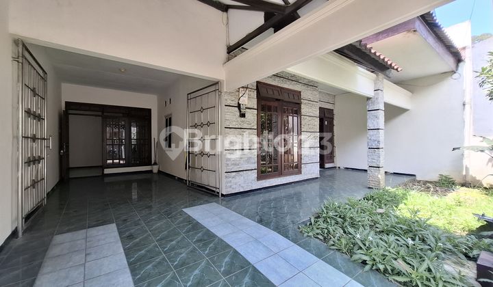 5 Bedroom House in Griya Shanta, near Brawijaya University, Lowokwaru