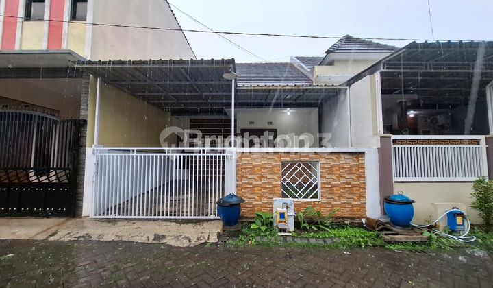 Minimalist house in the Sukun area, Malang Minimalist house in the Sukun area, Malang