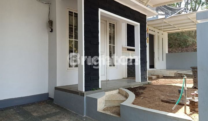 Minimalist modern house in the Singosari area. 2