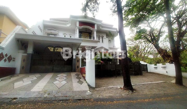 rumah mewah di Riverside malang