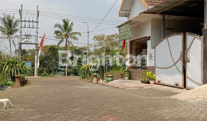 Minimalist house at Singhasari Residence housing complex 2