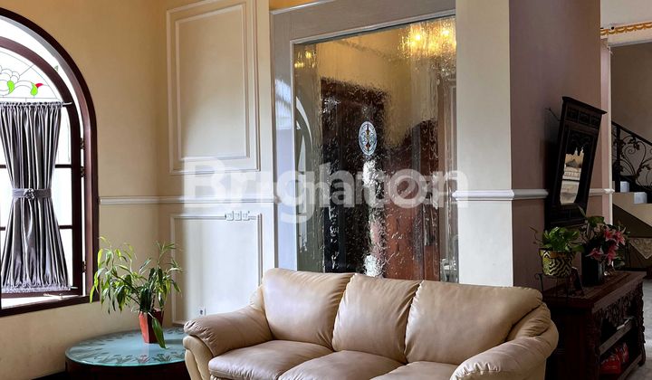 Sultan's luxury house on Araya Boulevard Malang. 2