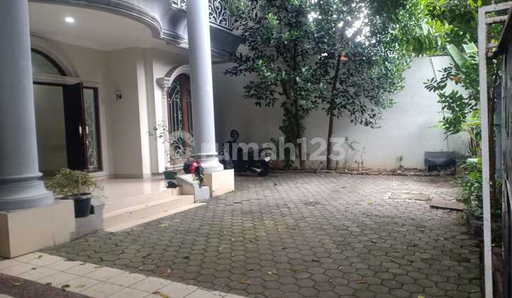 House For Rent Senayan Kebayoran Baru Near Kfc Senopati (Fully Furnished) House For Rent Senayan Kebayoran Baru Near Kfc Senopati (Fully Furnished)