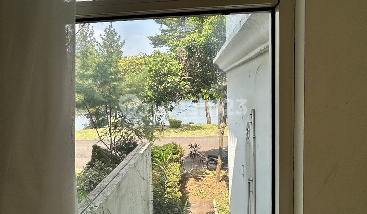 Disewakan Rumah View Danau, Siap  Huni, Di Cluster Serenade Lake Gading Serpong