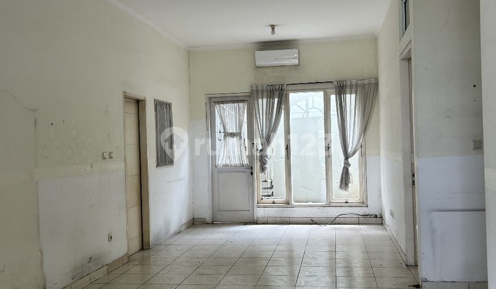 Disewakan Rumah View Danau, Siap  Huni, Di Cluster Serenade Lake Gading Serpong