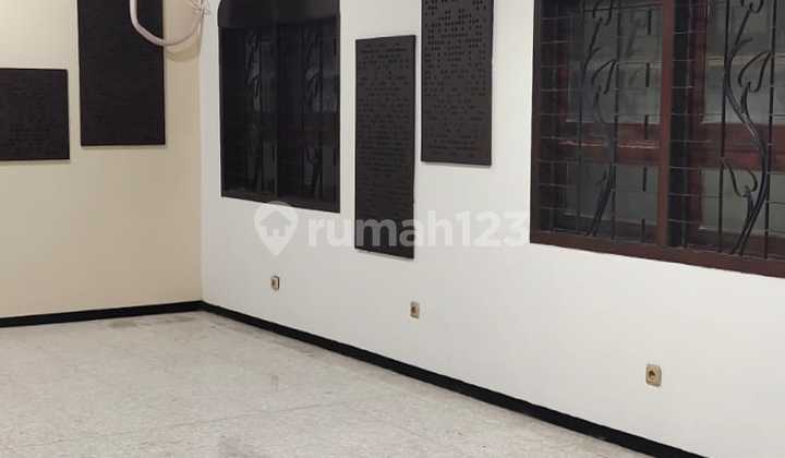 Disewakan Ruang Usaha di Utan Kayu, Jakarta Timur Disewakan Ruang Usaha di Utan Kayu, Jakarta Timur