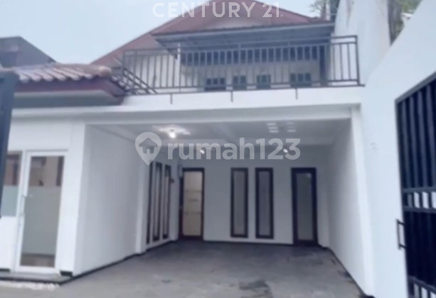 Disewakan Rumah Unfurnish Pinggir Jalan Cocok untuk Bisnis