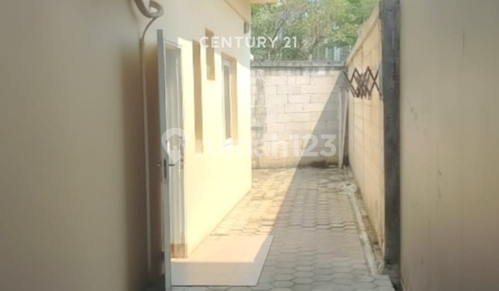 Exclusive House with Trapezoid Design in JGC East Jakarta 2