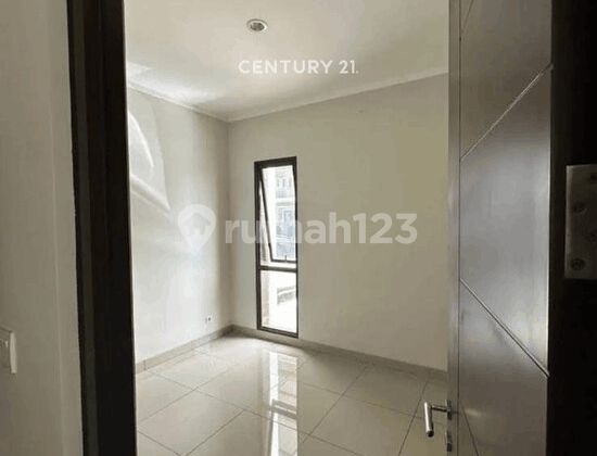 Rumah Posisi Hook 2 Lantai Akses Strategis di Burgundy Residence 2