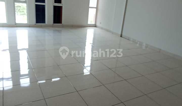 Disewakan Ruko Hadap Selatan 3 Lantai di Sumarecon Bekasi Dekat Kampus Byangkara 2