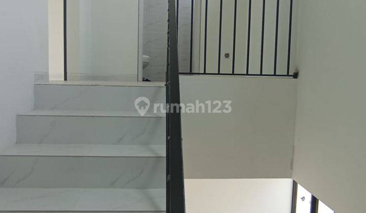 Rumah mewah rasa Amerika, tapi alamatnya di Jatiwaringin 2