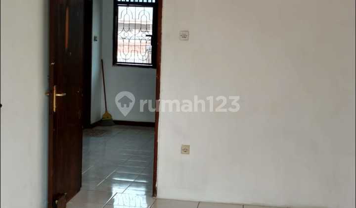 Sewa Rumah Murah Jarang Kosong 2 Lantai 8x20 Siap Huni Hadap Timur di Sunter, Jakut 2