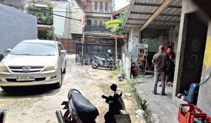 Cheap Warehouse Rent LT 308 m2 Strategic with Mess in Cempaka Putih, Central Jakarta