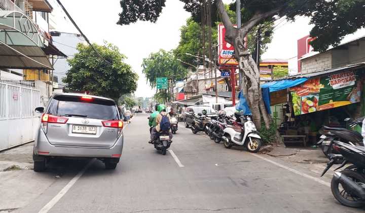 Jual Ruko Bagus Siap Huni 3½ Lantai LT 107 M2 Hadap Utara Shgb di Kartini, Jakarta Pusat