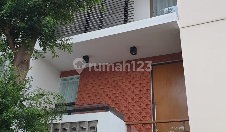 Rumah dengan Private Pool di Townhouse Cilandak Barat Jakarta Selatan