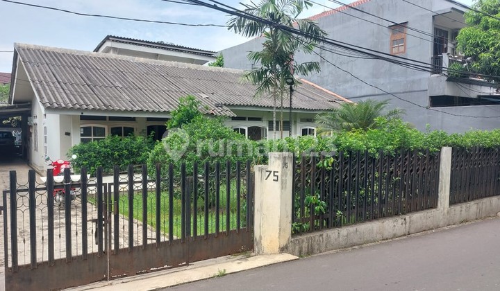 Di Jual Rumah Asri dengan Halaman Luas di Pondok Labu 1