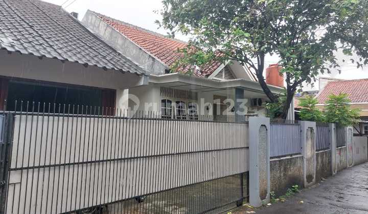 For Rent Classic House in Cinere
