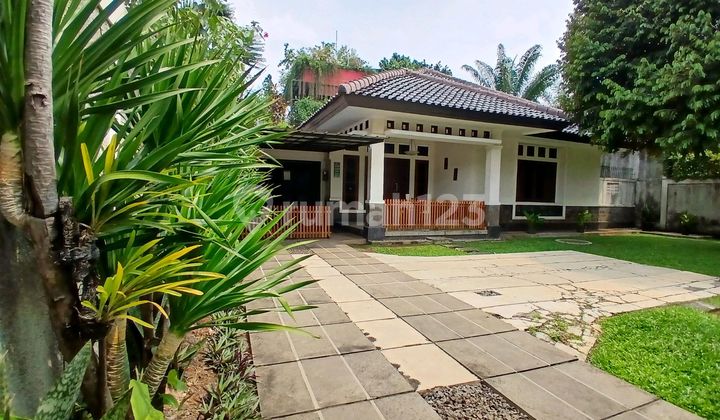 Dijual Rumah Dengan Taman Yang Luas Dan Asri Di Jl Tarumanegara,cirendeu