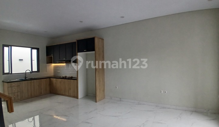 Dijual Di Jagakarsa Rumah Cluster 3 Tingkat, 5 Kmr Tidur 2
