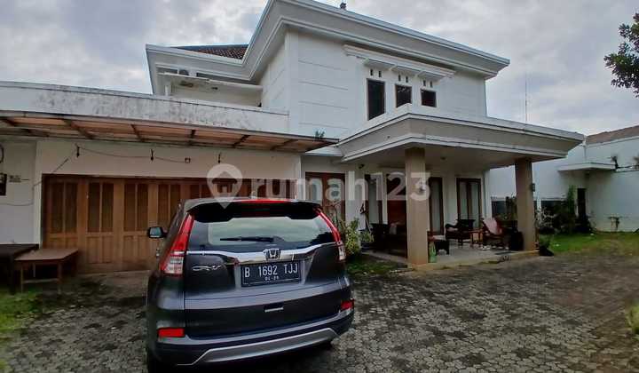 For sale house in Cinere complex opposite Cinere Mall.