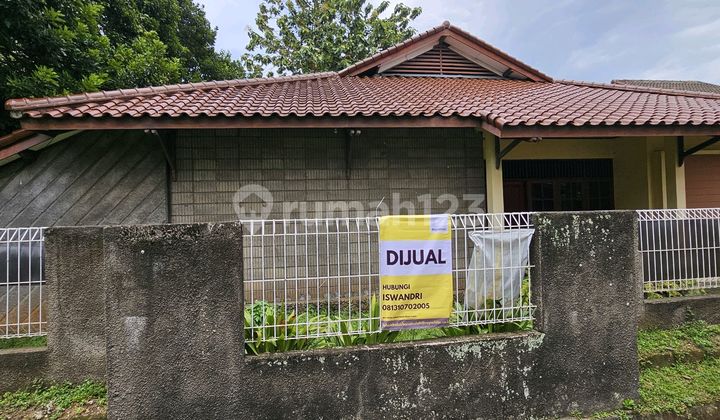 Rumah Taman Luas Dekat Pintu Toll
