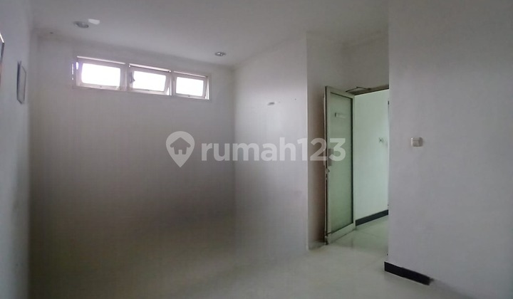 For Rent: 2nd Floor Shop House, 80 Square Meters at Bona Indah Plaza, Lebak Bulus 2