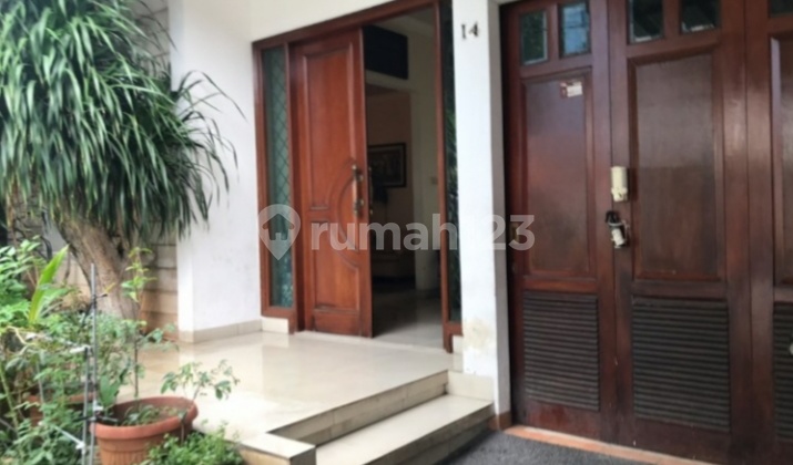 Rumah nyaman di Kebayoran Baru dekat Gandaria City dan Mayestik.  1