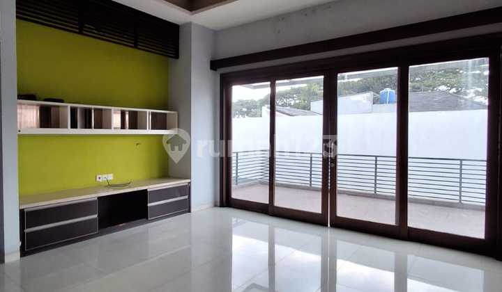 DISEWA RUMAH 2 LT Lokasi STRATEGIS CINERE Blok A - Cinere.  2