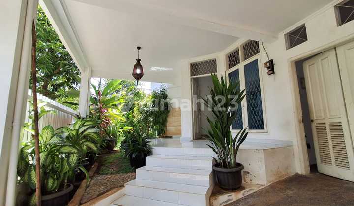 Dijual Rumah Asri - HOEK Di Cinere   2 lantai