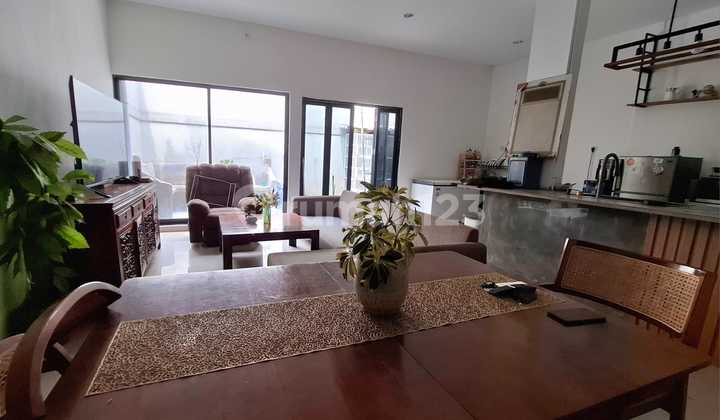 Dijual Rumah Lokasi Strategis Green Bintaro Residence 2