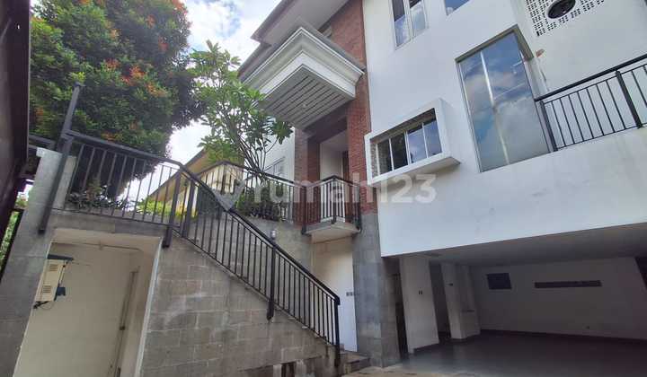 Disewa Rumah di Pondok Indah 2