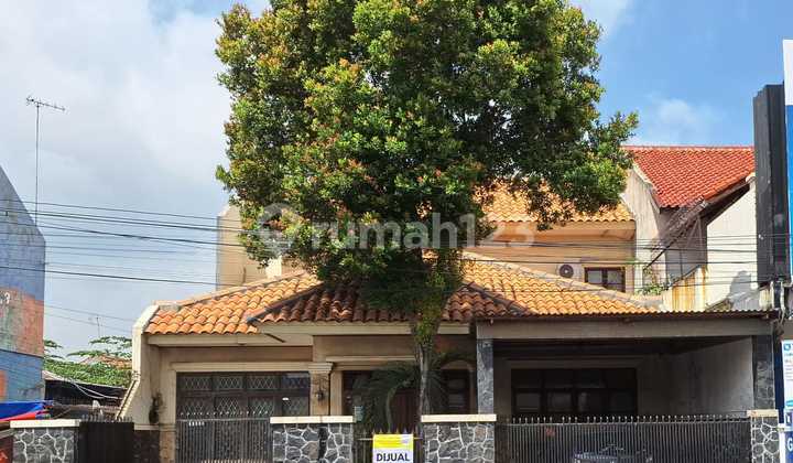 Disewakan Rumah Siap Huni Di Kerawang Lokasi STRATEGIS - KOMERSIAL AREA Cocok untuk Kantor Notaris  2 lantai Hadap TIMUR 1