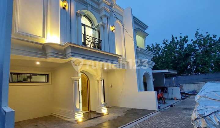 RUMAH MEWAH BARU LUX CLASSIC VICTORIAN  ELEGANT 3 LANTAI SPLIT LEVEL ROOFTOP DALAM CLUSTER AKSES STRATEGIS. 2