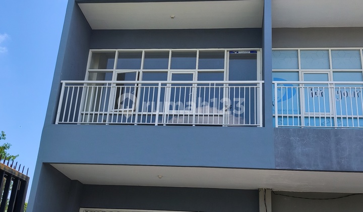 Langka!! Dijual / Disewakan Ruko 3 Lantai Dekat Dian Istana Shm