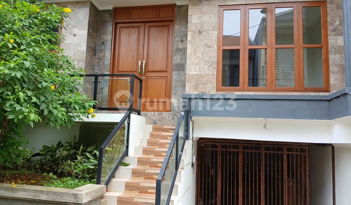 Rumah Baru Desain Menarik, Strategis, di Cirendeu  JUAL Murah