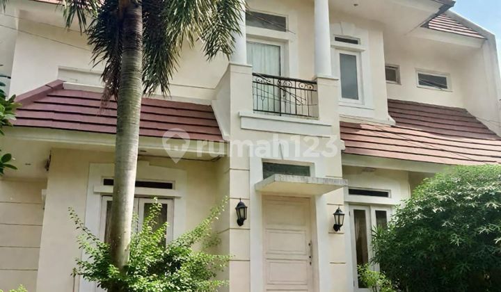 For Quick Sale: Ready-to-Live Hook House in Puri Laras 1 Cirendeu, Strategic Location Near MRT Lebak Bulus and Pondok Indah.