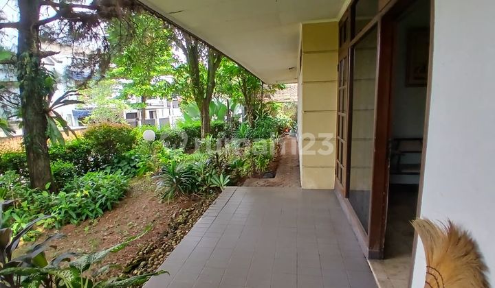 Rumah Taman luas di Puri Cinerr, murah, jual cepat, di lingkungan Asri  2