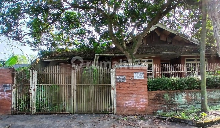 House 500m in Cinere, cheap land calculation, strategic location behind Living Plaza. House 500m in Cinere, cheap land calculation, strategic location behind Living Plaza.