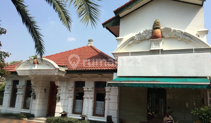 Buy a House in the Pondok Indah Business Area, Bonus Cafe and Boarding House Business. Guaranteed Profit.