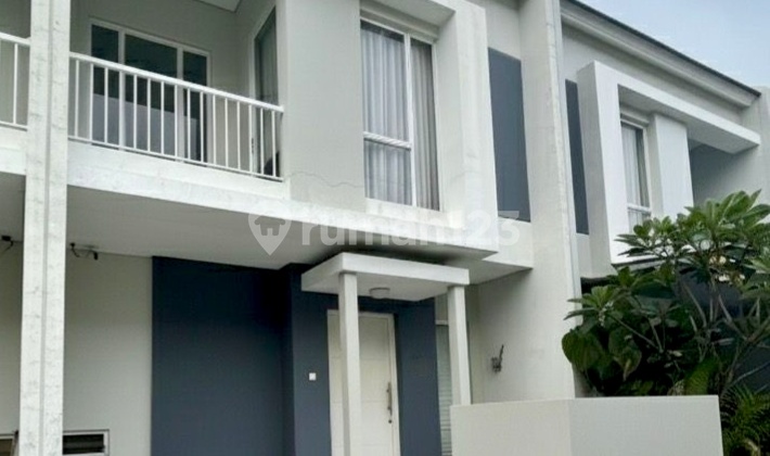 Disewakan Rumah Bagus Full Furnished Siap Huni di Synthesis Homes Ciputat Tangsel. Lokasi Strategis dengan Kemudahan Transportasi dan Club House yang Lengkap. 1
