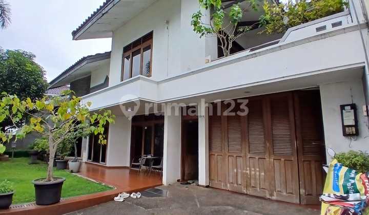 House in Prestige Interkon Kebun Jeruk Area for Sale