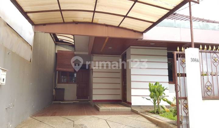 Ready-to-Occupy House in Cinere Megapolitan
